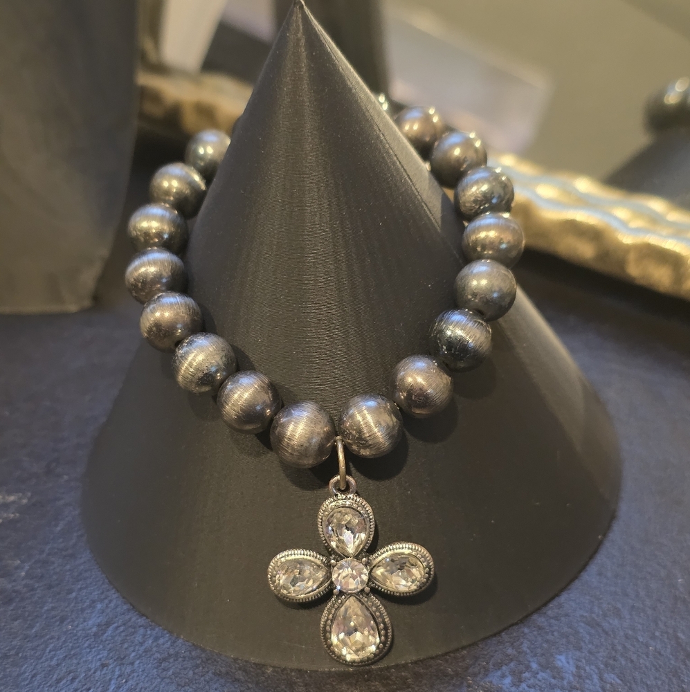 Cross Pendant Stretch Bracelet